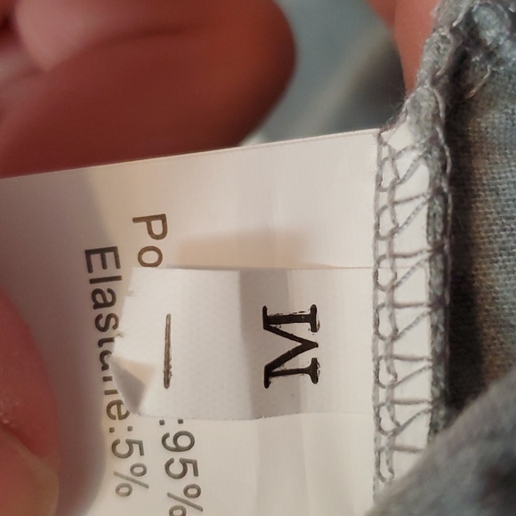 Spaghetti strap tank - Picture 3 of 3